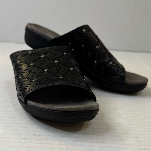 BareTraps Jaylyn Slide Sandal in Black Studs Comfort Shoe - Picture 1 of 8